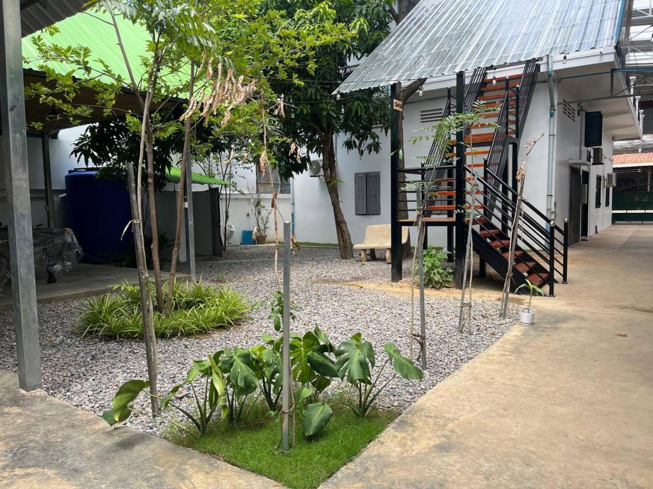 Por Chey Guesthouse Battambang Exterior photo